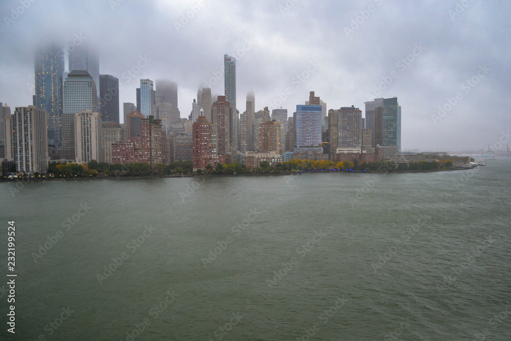 Obraz premium Foggy NYC Skyline