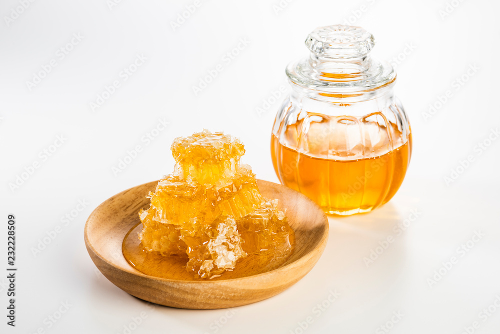 小瓶にはいった蜂蜜と蜜巣 小瓶にはいった蜂蜜と蜜巣