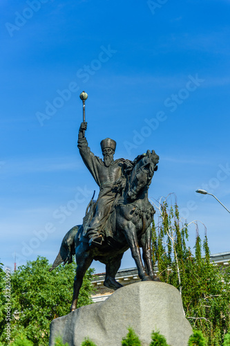 Monument to hetman Petro Sagaidachnyi in Kiev, Ukraine photo