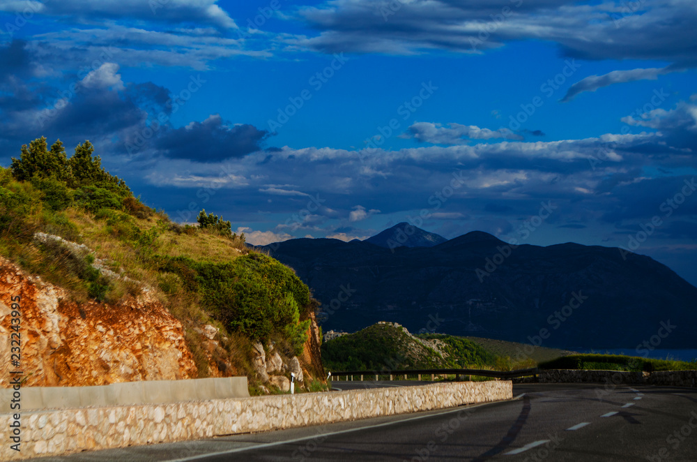 Obraz premium road in mountains