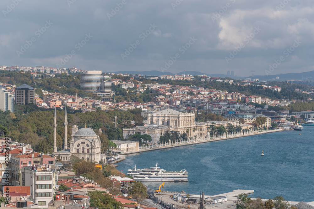 Obraz premium Bosphorus, Findikli and Beşiktas View from Cihangir