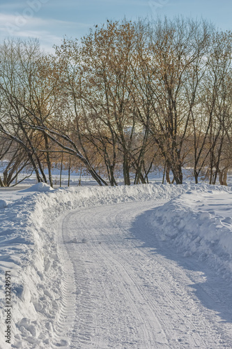Snow-covered road in winter park © HaiGala
