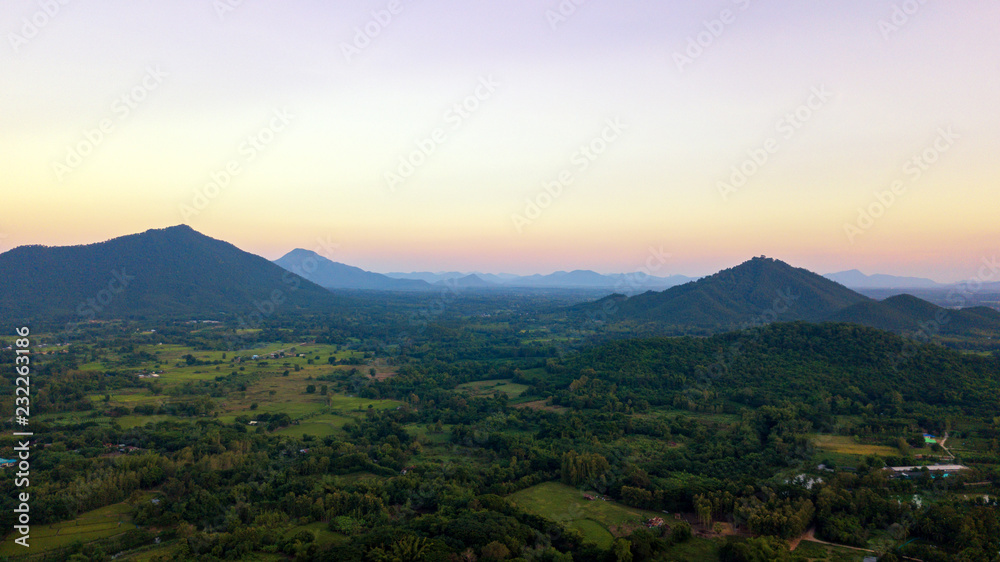 Fototapeta premium Tajlandia Prowincja Loei krajobraz górski to widok z lotu ptaka z lotu drona