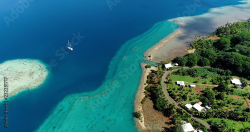 Fototapeta Naklejka Na Ścianę i Meble -  island landscape with lagoon in French Polynesia