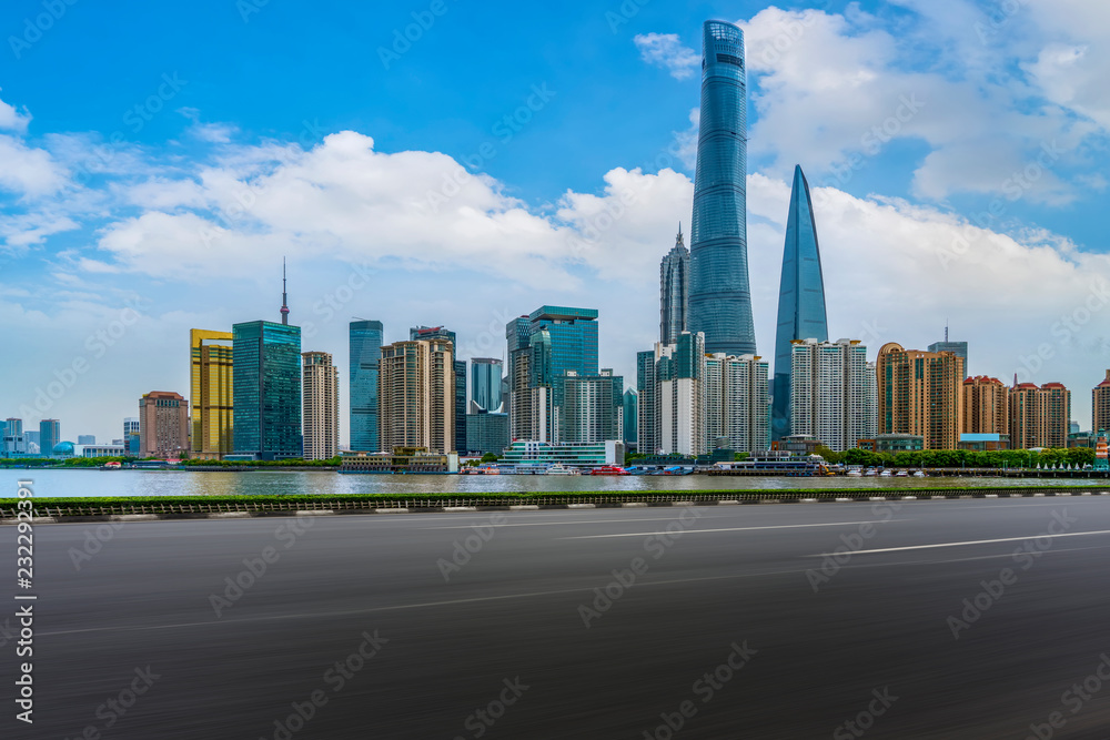 Obraz premium Empty asphalt road along modern commercial buildings in China's cities