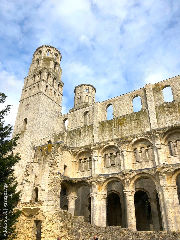 Campanili della chiesa dell'abbazia di Jumièges, Normandia, Francia
