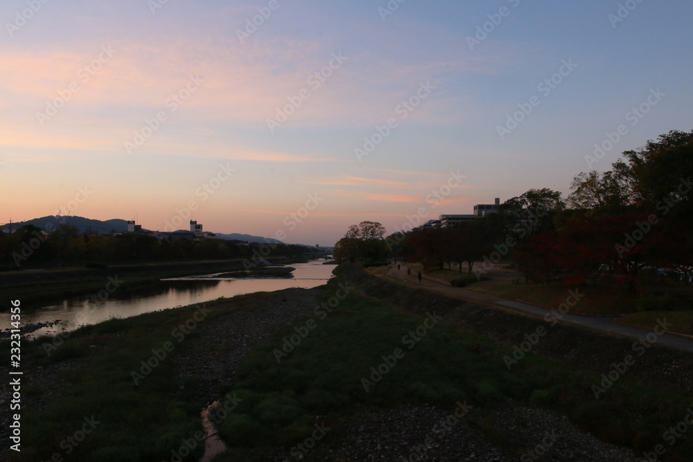 京都ぶらり、朝焼けの鴨川、北大路橋から