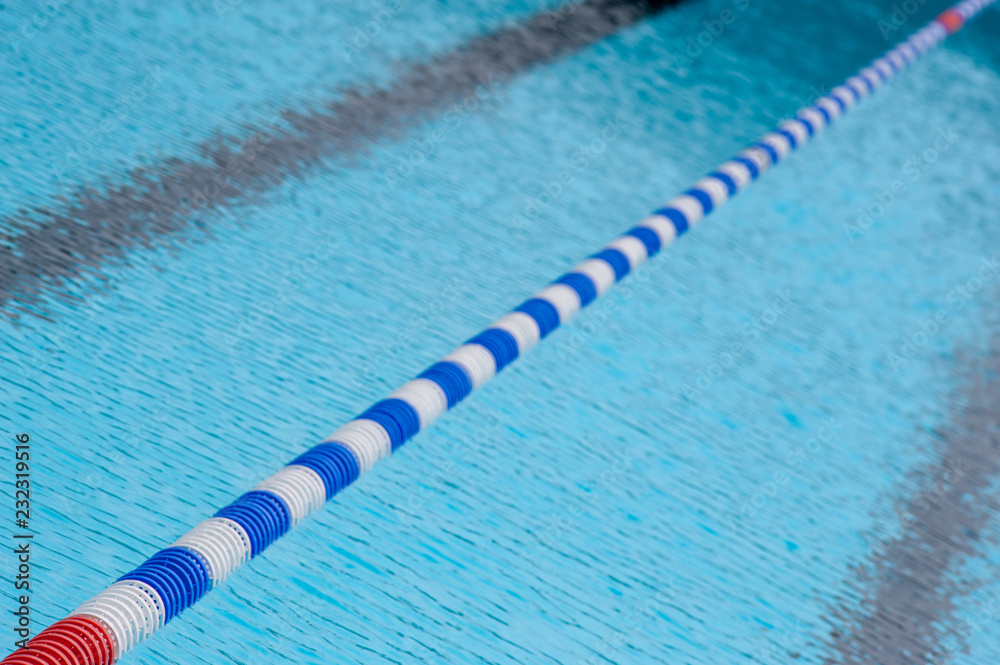 Lane divider in a swimming pool for training 