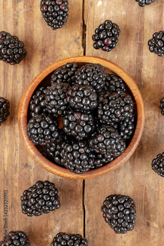 фотографія Blackberries in a wood bowl.