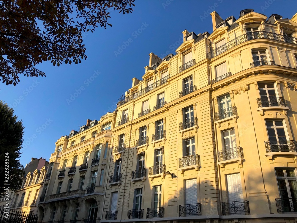 Edificio al tramonto, Parigi, Francia