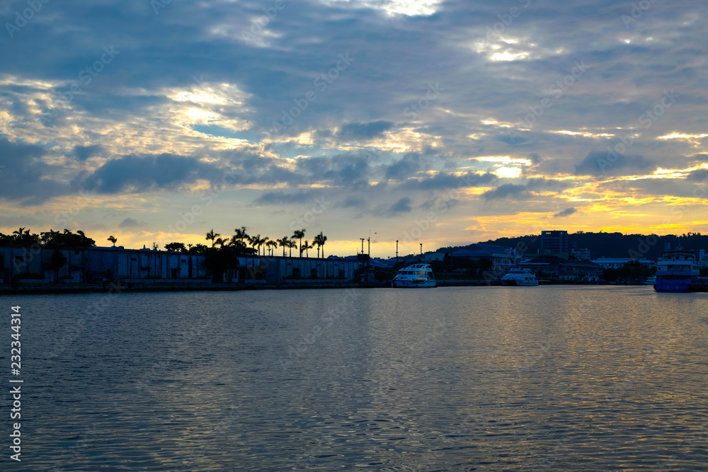Fototapeta premium Sunset over Sea