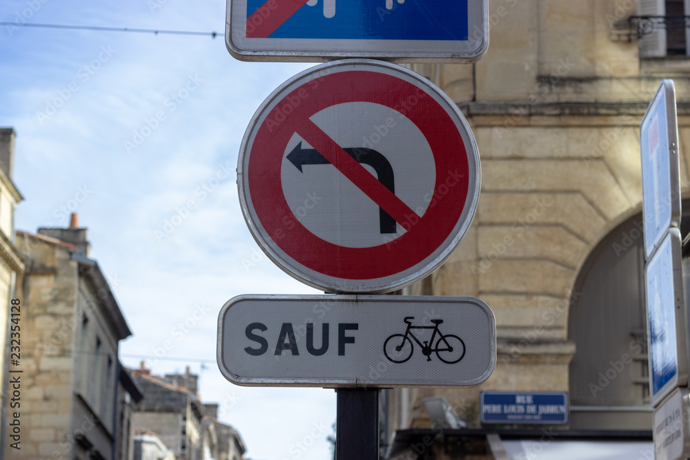 interdiction de tourner sauf cycles interdiction de tourner sauf cycles