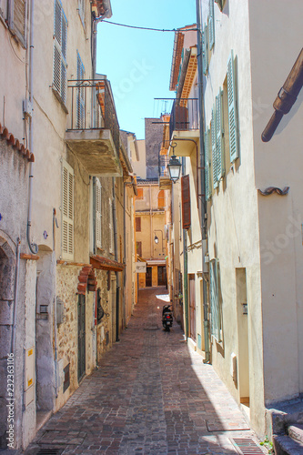 mediterrane Gasse Fassade in S  dfrankreich Cannes