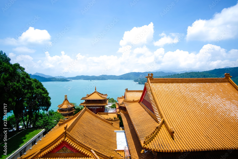 Obraz premium Temple at Sun Moon Lake in Taiwan