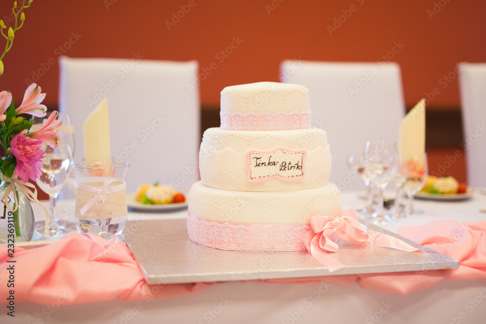 Modern wedding cake Modern wedding cake