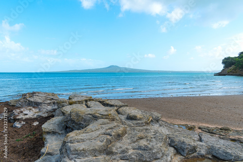 Obraz na płótnie Boulder Rock and Landscape Scenery of St Heliers Beach Auckland New Zealand; View to Rangitoto Island; Calm Sea at Morning Time w salonie