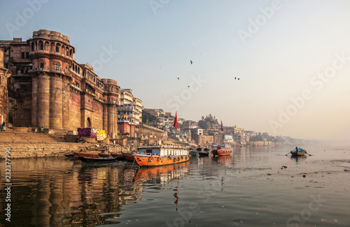 Life along the Ganges (Ganga) River.Pilgrims bath and pray, people walk,washes and dry laundry.Tourists take boat to sea old temples and ghats from the river © Tjeerd