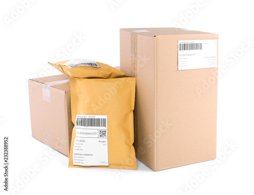 Fototapeta Naklejka Na Ścianę i Meble -  Padded envelopes and cardboard parcels on white background