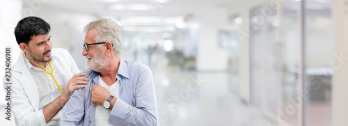 Εκτύπωση καμβά Patient visits doctor at the hospital