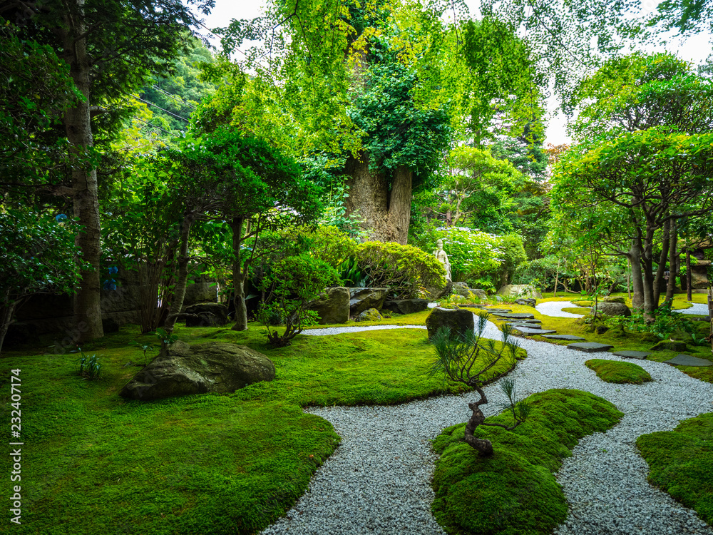 Naklejka premium Beautiful little Japanese garden in Kamakura