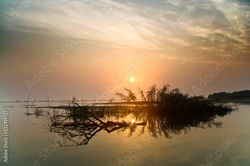 Sunrise in the Delta © MEDIAIMAG