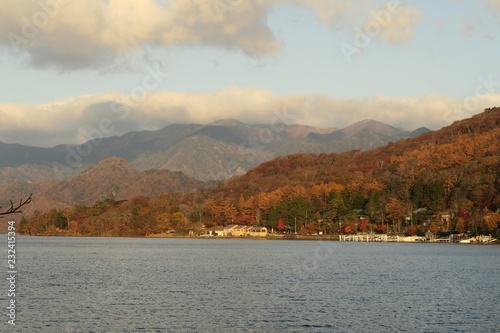 秋の日光中禅寺湖