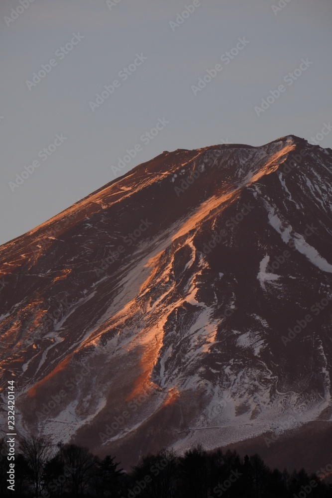 富士山（朝焼け、クローズアップ、縦）
