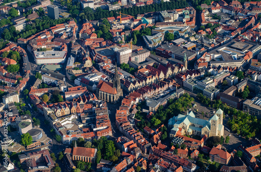 Luftbild der Stadt Münster Westfalen, Dom Münster von oben