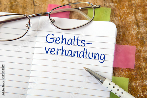 Eintrag im Notizbuch: Gehaltsverhandlung