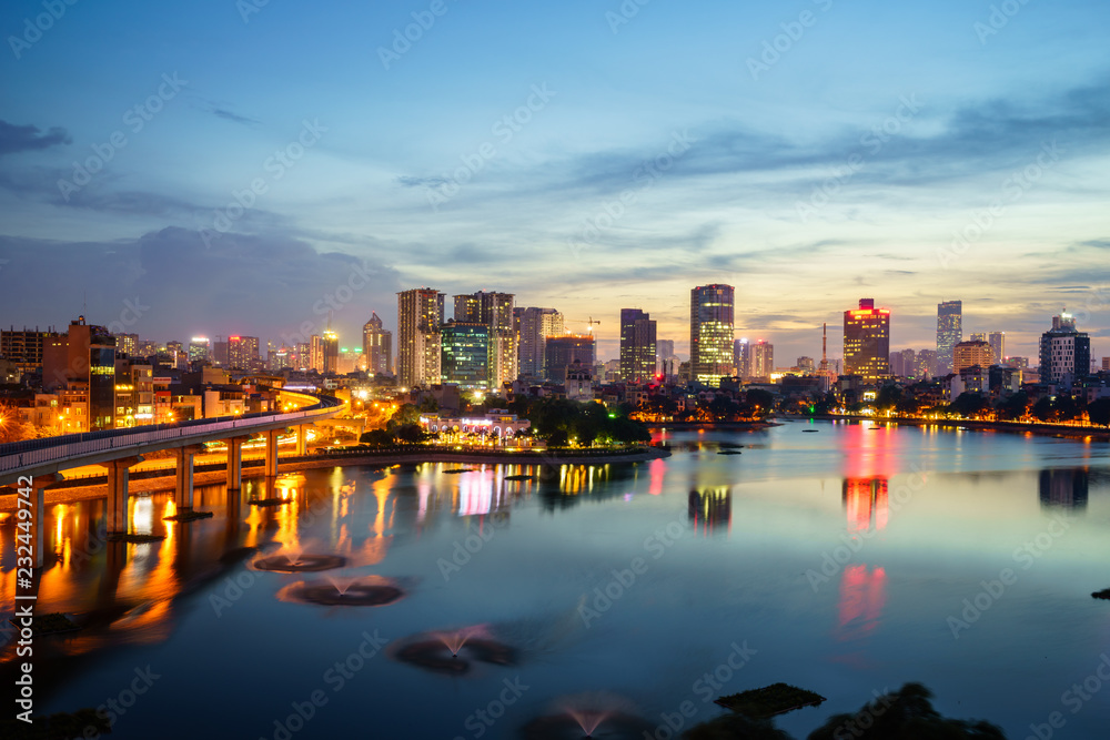 Obraz premium Aerial skyline view of Hanoi. Hanoi cityscape at twilight at Hoang Cau lake