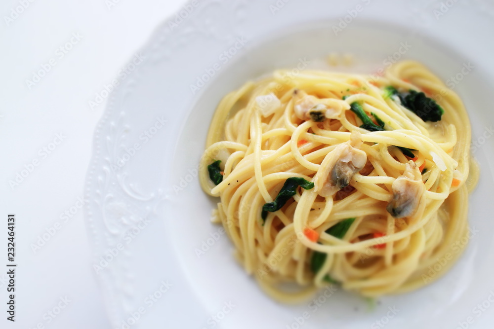 Itailian food, clam and spinach spaghetti