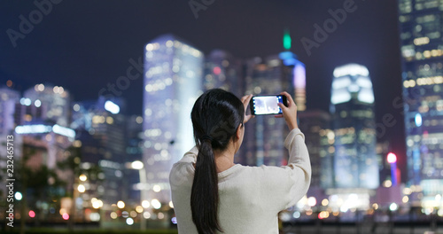 Canvas Print Woman take photo with cellphone in Hong kong