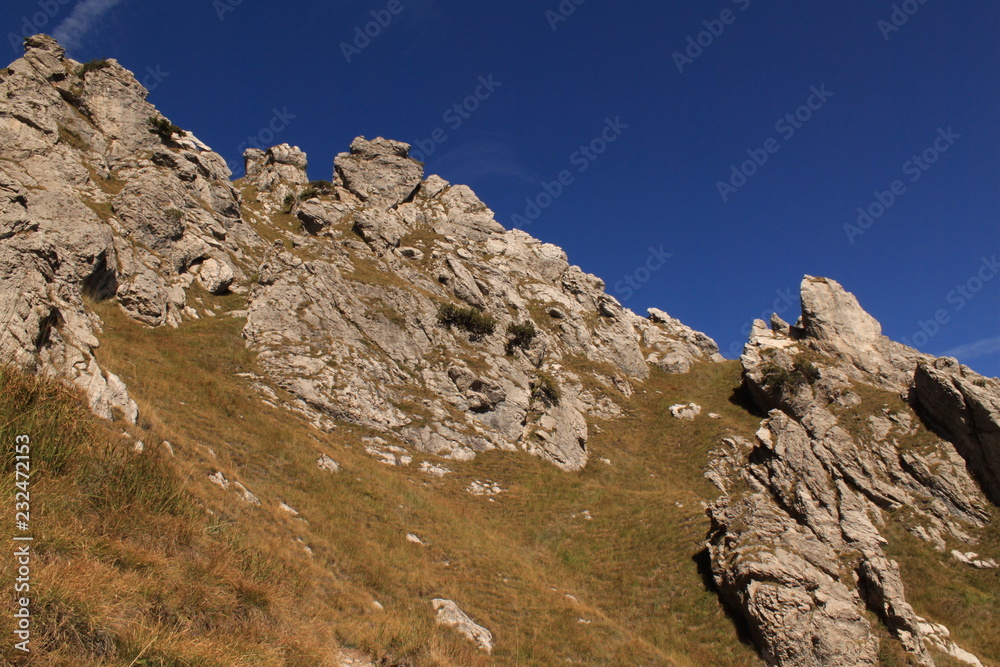 Schroffe Felswand am Monte Grona (Luganer Alpen)