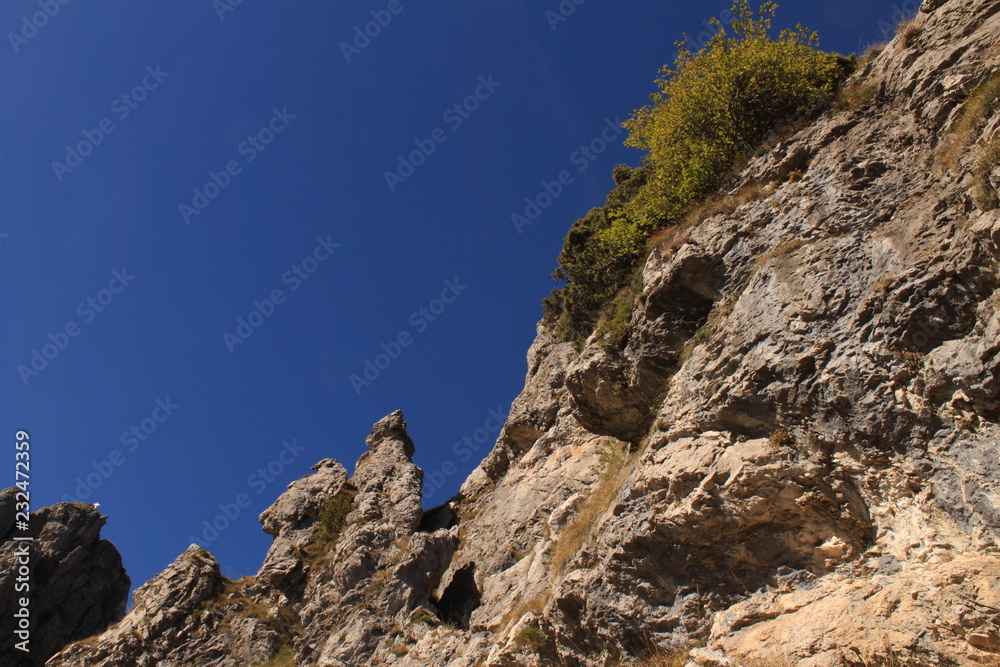 Schroffe Felswand am Monte Grona (Luganer Alpen) Schroffe Felswand am Monte Grona (Luganer Alpen)