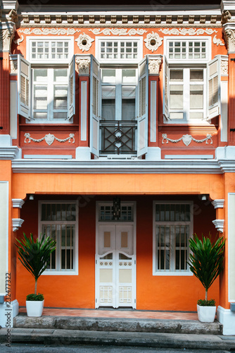 Canvas Print Old Colonial Baba Nyonya traditional house in Chinatown, Singapore