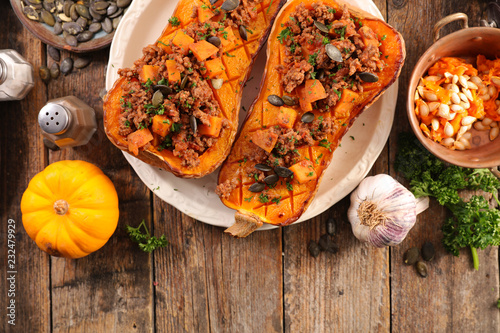 Tableau sur toile baked butternut with minced beef