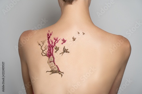 drawing henna on the back