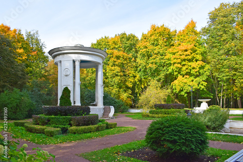 The stone rotunda in honor of the 800th anniversary of Moscow is located on the main avenue of Neskuchny Garden. Built in 1951. Russia, Moscow, October 2018.
