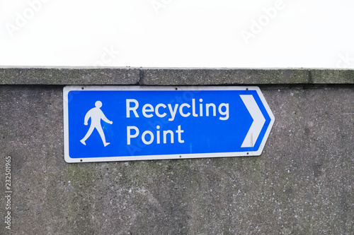 Recycling point directional arrow sign