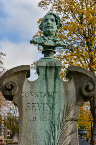 Cimetière du Père-Lachaise / Buste de Constant Sevin / Paris XX photo