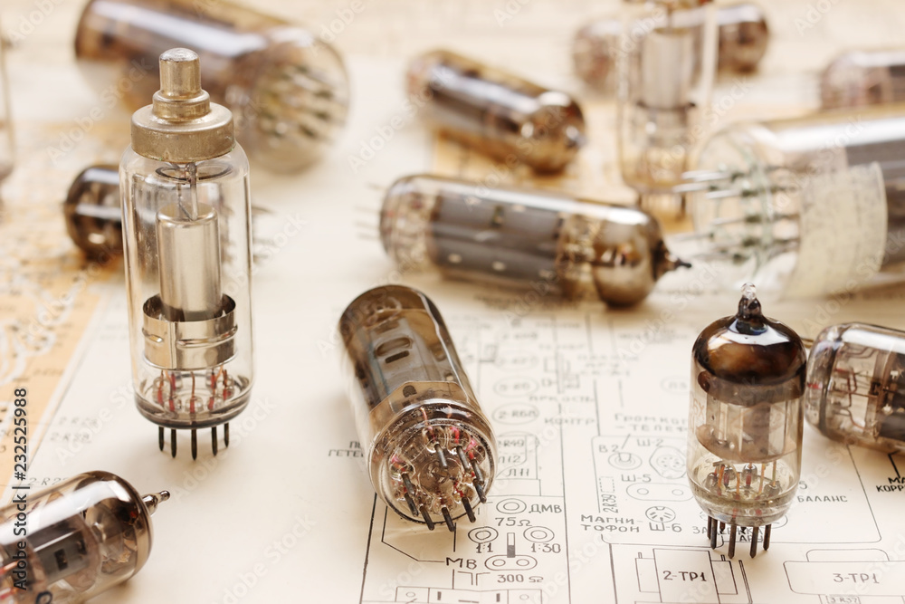 Electronic vacuum tubes on the electronic circuit Electronic vacuum tubes on the electronic circuit