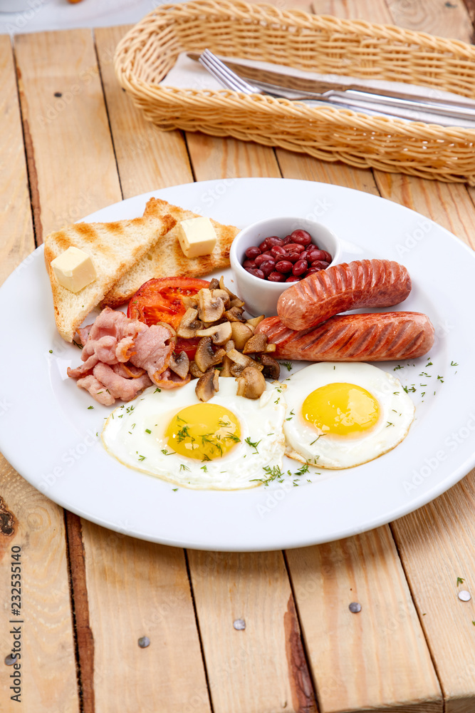 breakfast with sausage