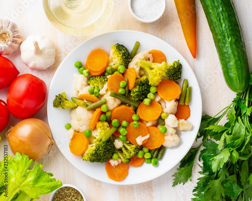 Tableau sur toile Mix of boiled vegetables, steam vegetables for dietary low-calorie diet