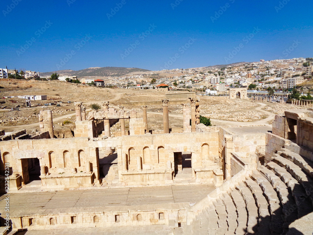 Fototapeta premium old temples ruin in Jordan