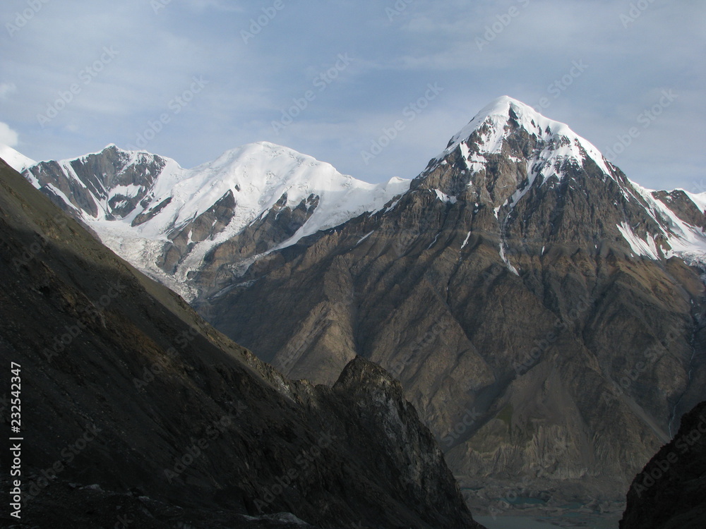 Fototapeta premium view of mountains