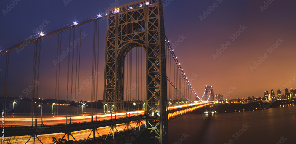 Naklejka premium long exposure of goerge washington bridge at night