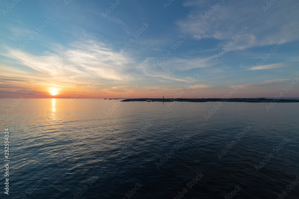 Fototapeta premium Heading out to North Sea at sunset