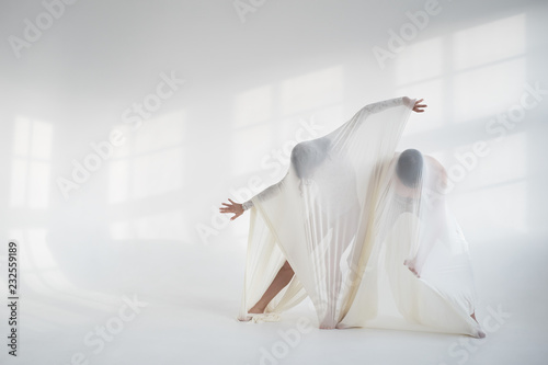 Contemporary dance with tissue