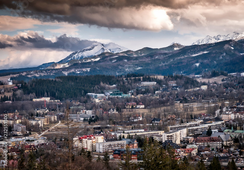 Widok na Zakopane i Tatry Bielskie ze Zbocza Gubałówki