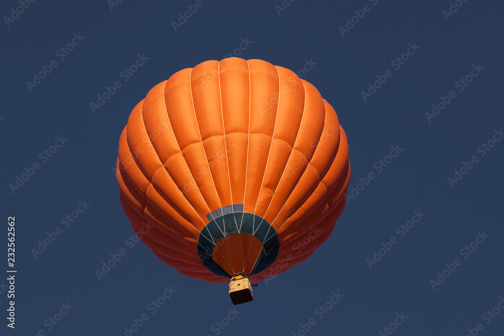 Fototapeta premium hot air balloons - freedom and adventure concept